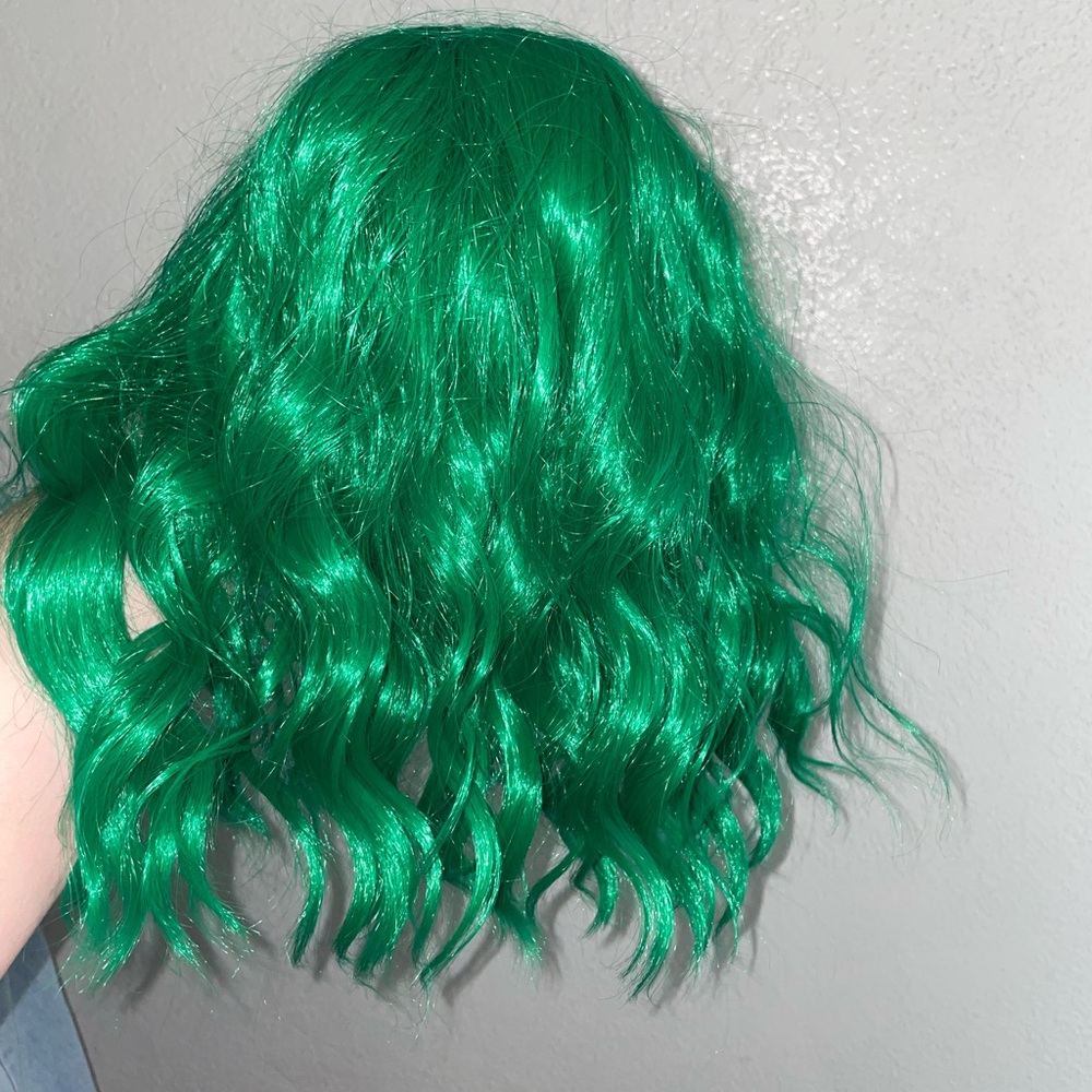 Vibrant Green Wavy Women's Wig